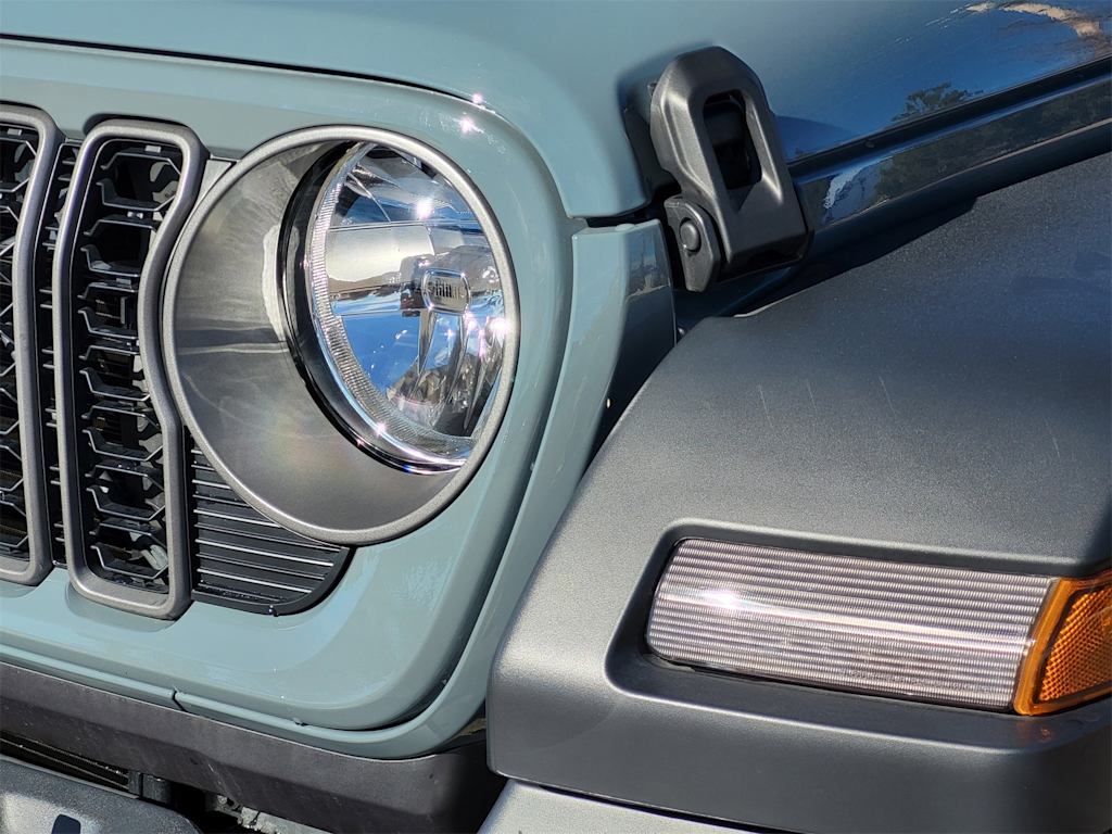 Thumbnail: 2025 Jeep Wrangler - 18