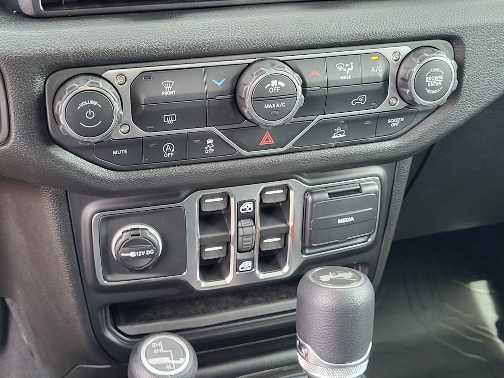 Thumbnail: 2026 Jeep Wrangler - 19