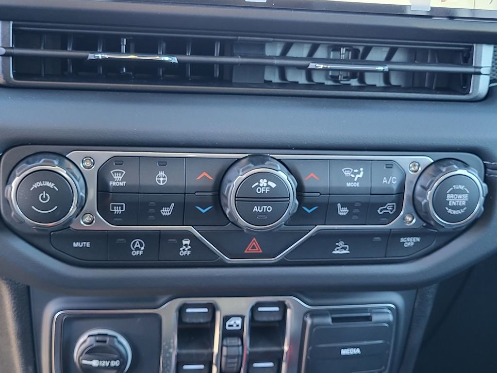 Thumbnail: 2026 Jeep Wrangler - 23