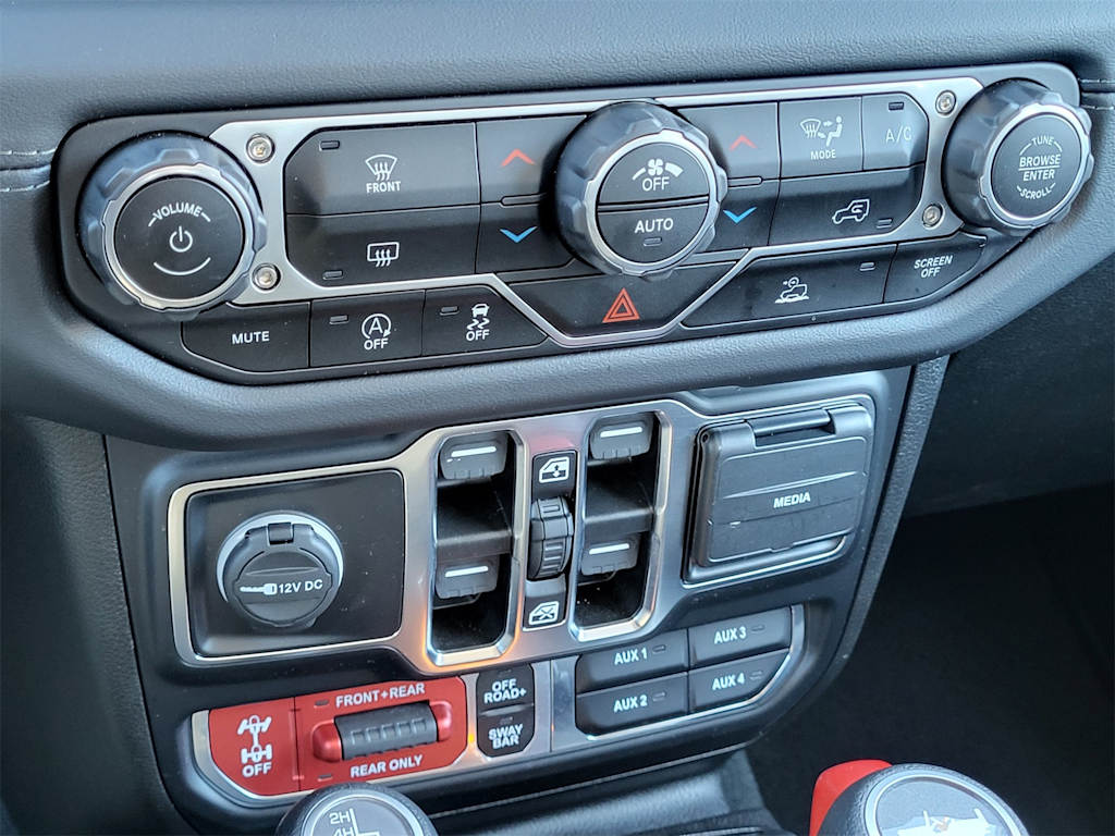 Thumbnail: 2024 Jeep Wrangler - 22