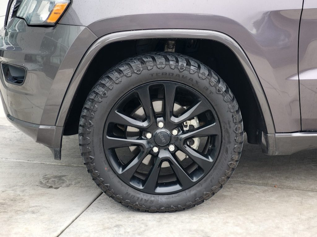 Thumbnail: 2017 Jeep Grand Cherokee - 6