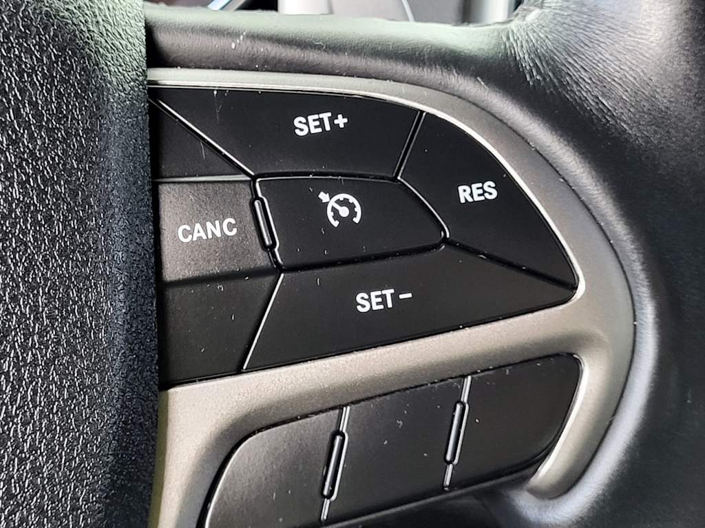 Thumbnail: 2017 Jeep Grand Cherokee - 24