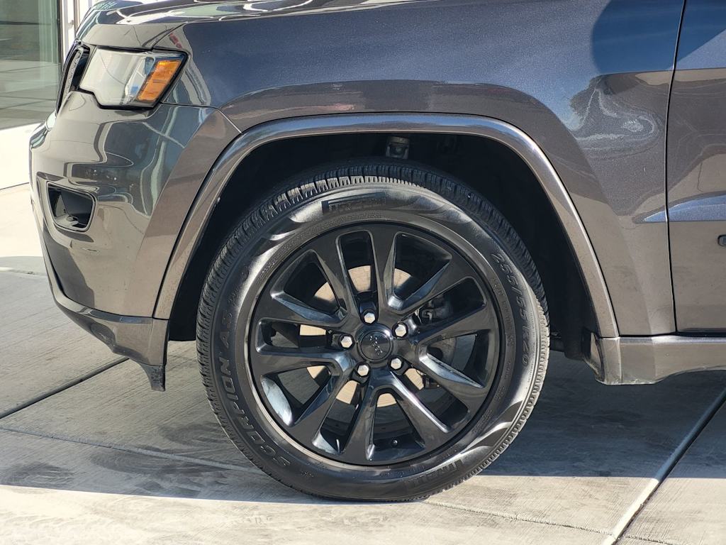 Thumbnail: 2017 Jeep Grand Cherokee - 6