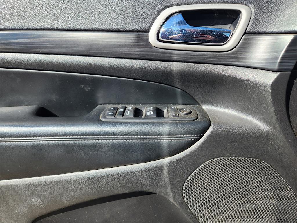 Thumbnail: 2020 Jeep Grand Cherokee - 18