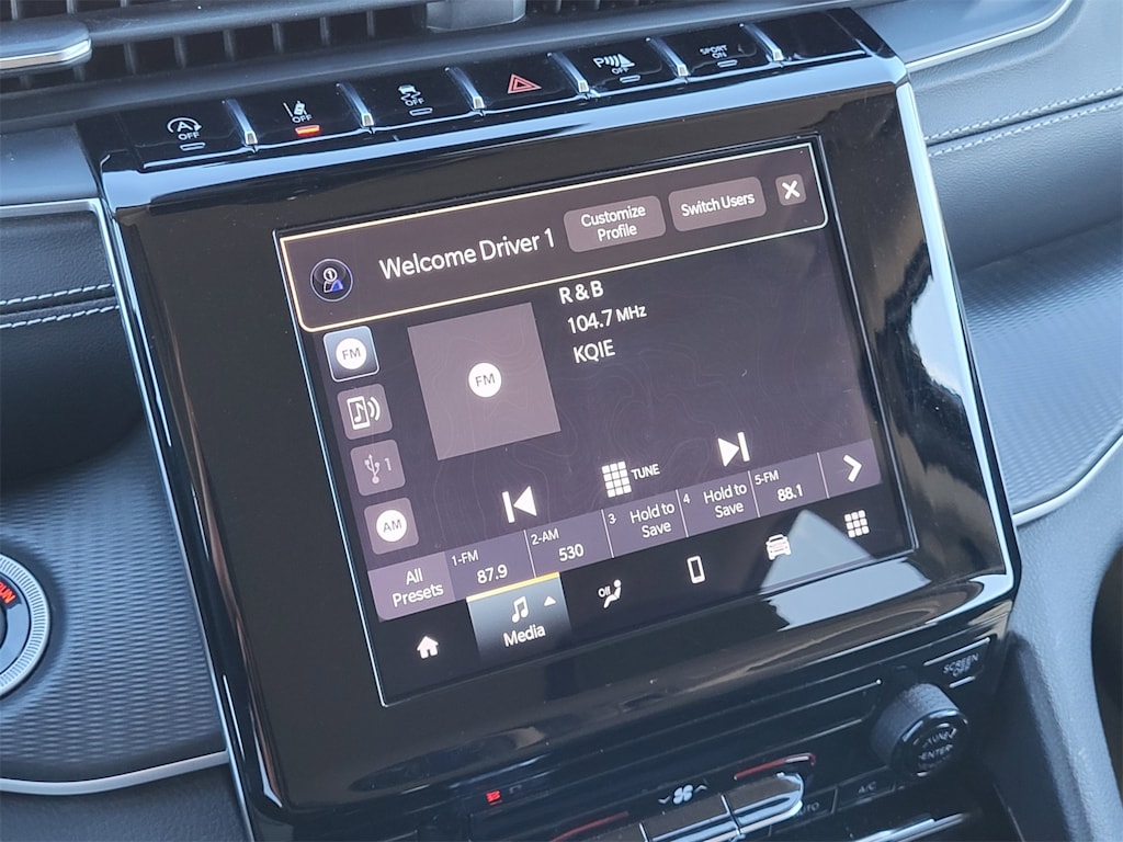 Thumbnail: 2023 Jeep Grand Cherokee - 21