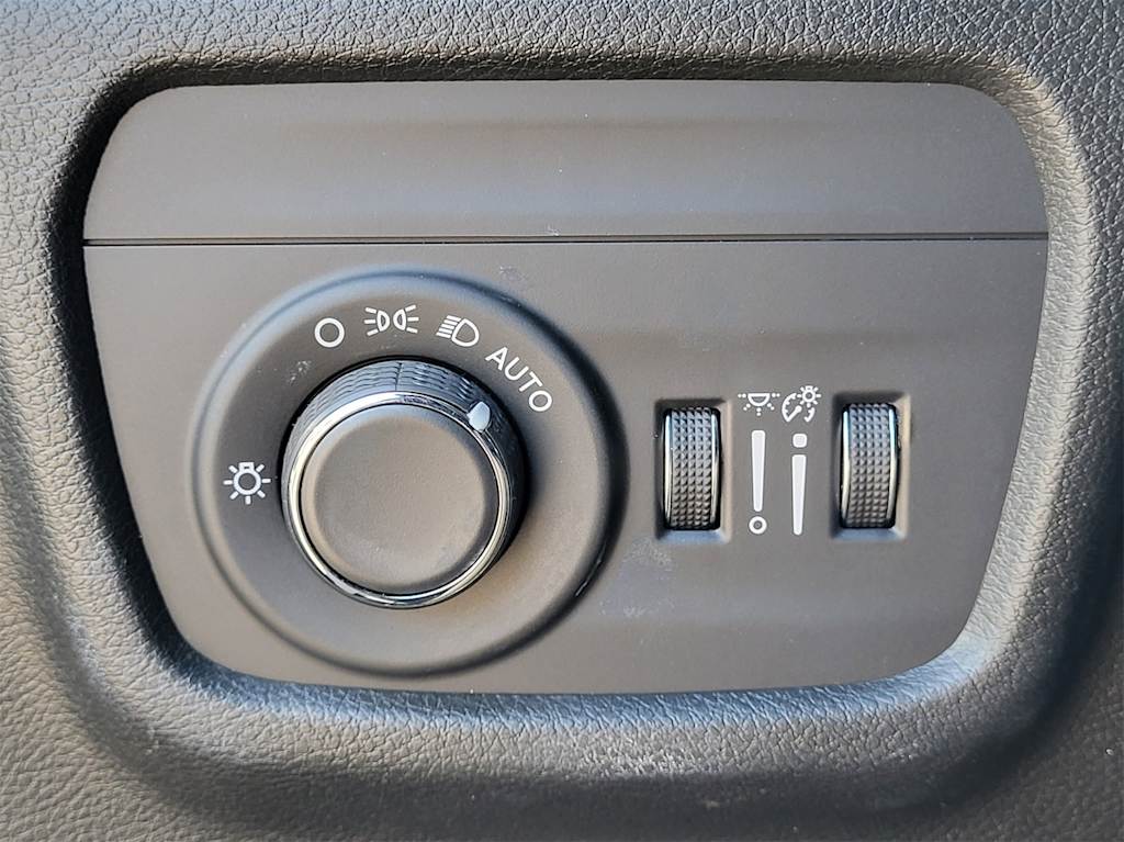 Thumbnail: 2023 Jeep Grand Cherokee - 24