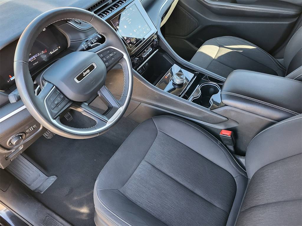 Thumbnail: 2023 Jeep Grand Cherokee - 11