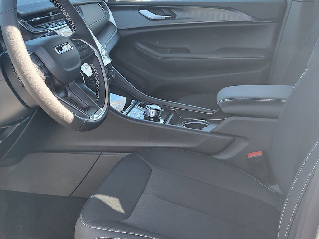 Thumbnail: 2026 Jeep Grand Cherokee - 9