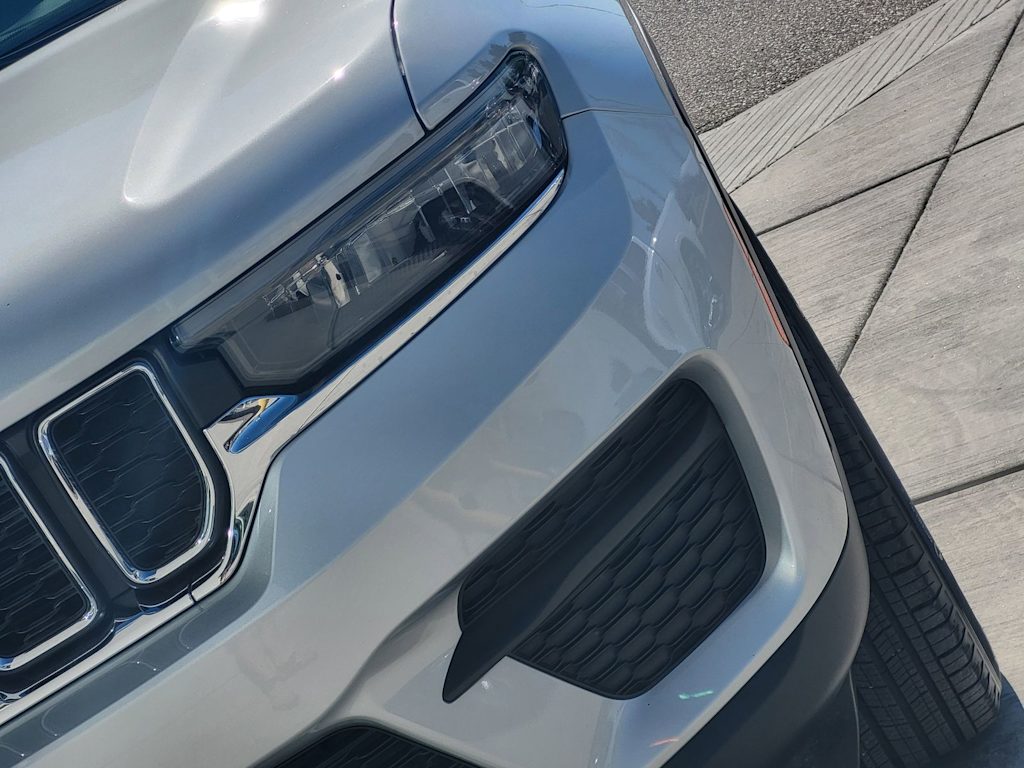Thumbnail: 2024 Jeep Grand Cherokee - 18