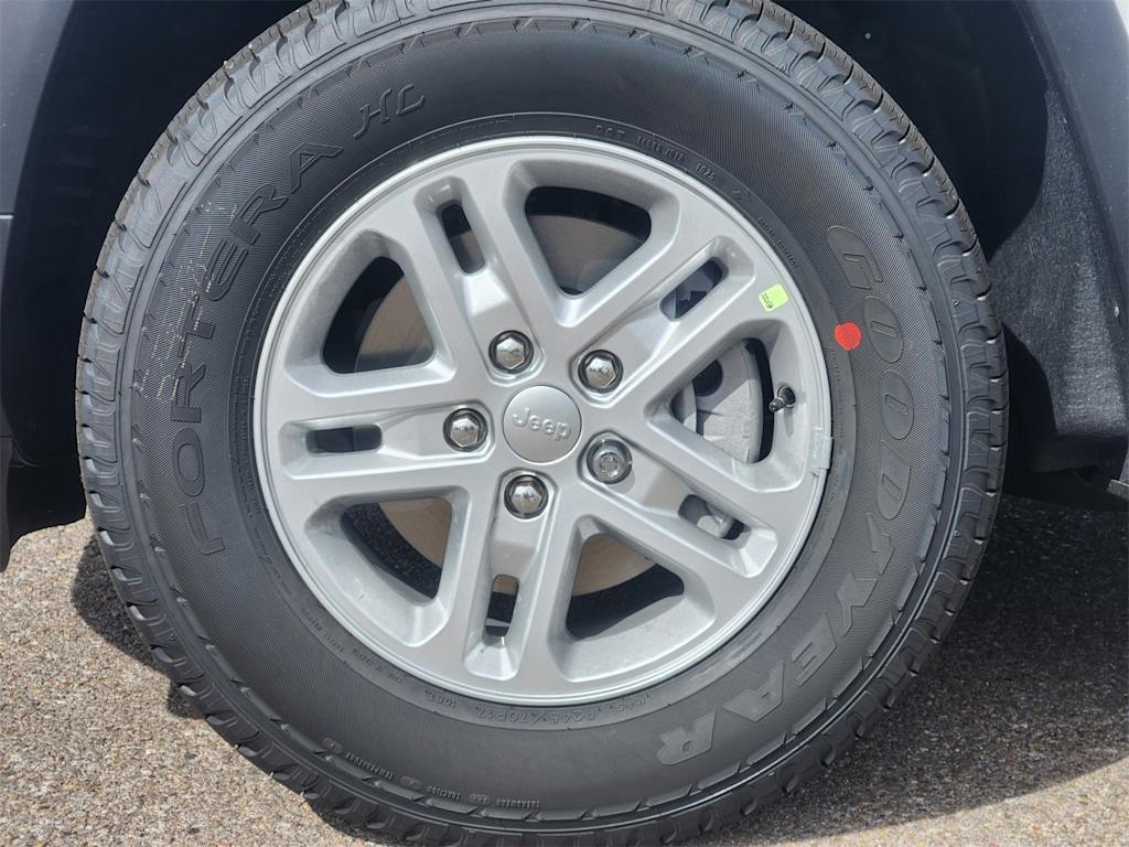 Thumbnail: 2025 Jeep Grand Cherokee - 18