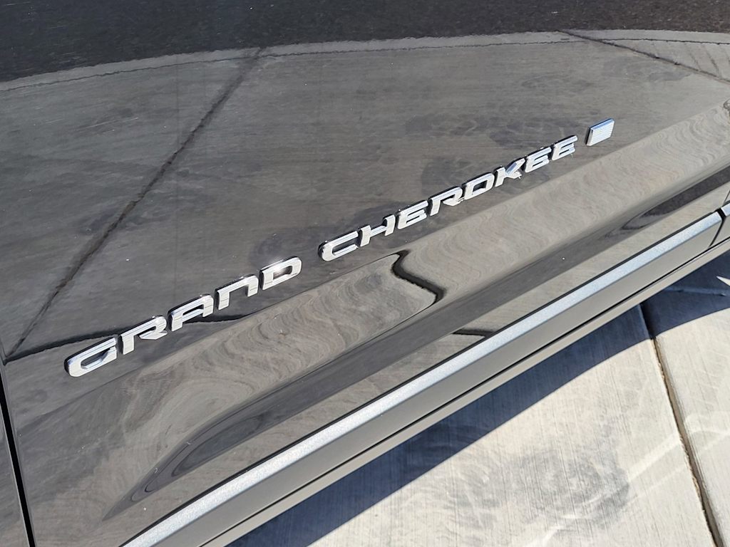 Thumbnail: 2023 Jeep Grand Cherokee - 18