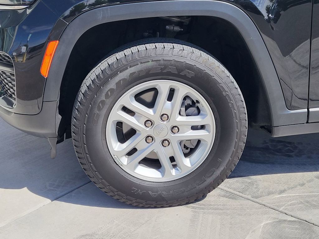 Thumbnail: 2023 Jeep Grand Cherokee - 17