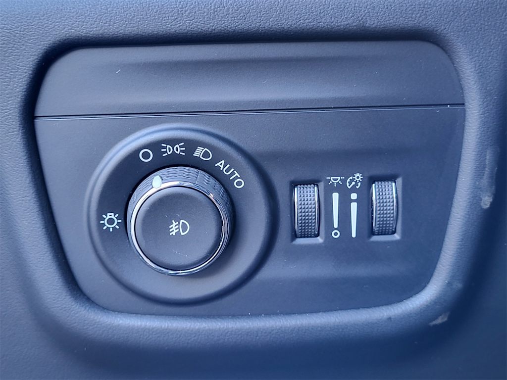 Thumbnail: 2023 Jeep Grand Cherokee - 24