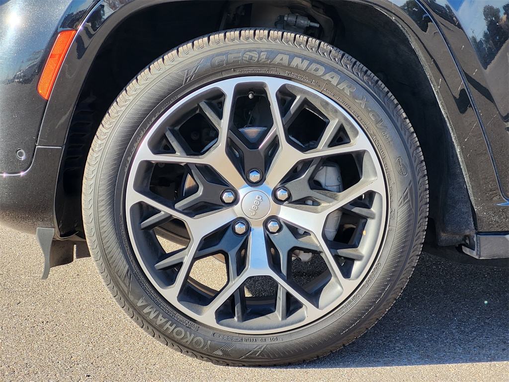 Thumbnail: 2023 Jeep Grand Cherokee - 18