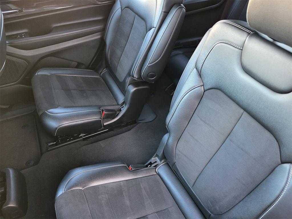 Thumbnail: 2023 Jeep Grand Cherokee L - 12