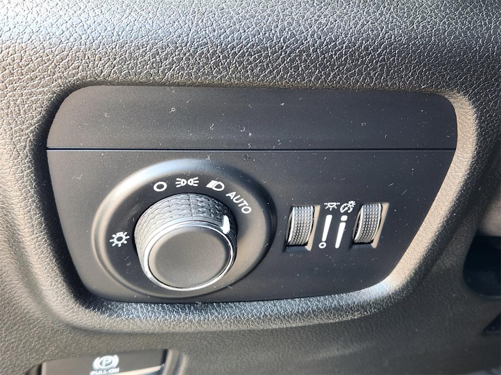 Thumbnail: 2023 Jeep Grand Cherokee L - 21