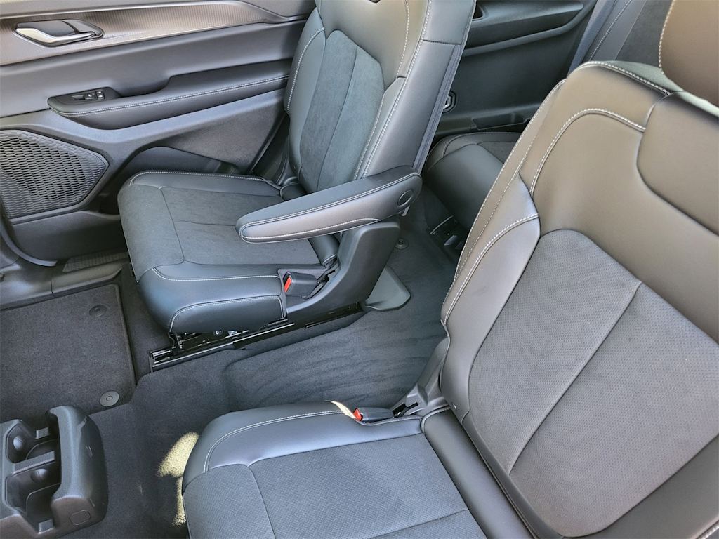 Thumbnail: 2025 Jeep Grand Cherokee L - 8