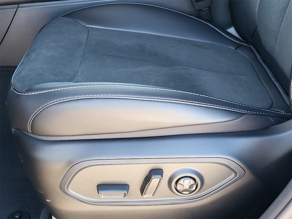 Thumbnail: 2025 Jeep Grand Cherokee L - 21