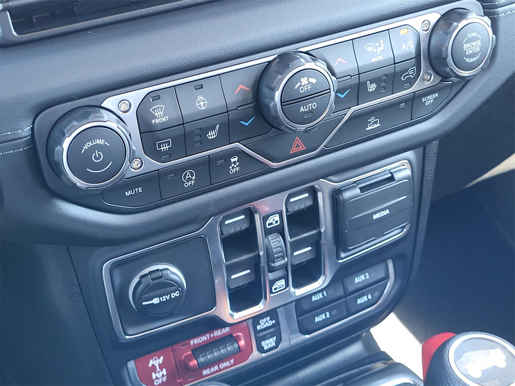 Thumbnail: 2025 Jeep Wrangler - 18