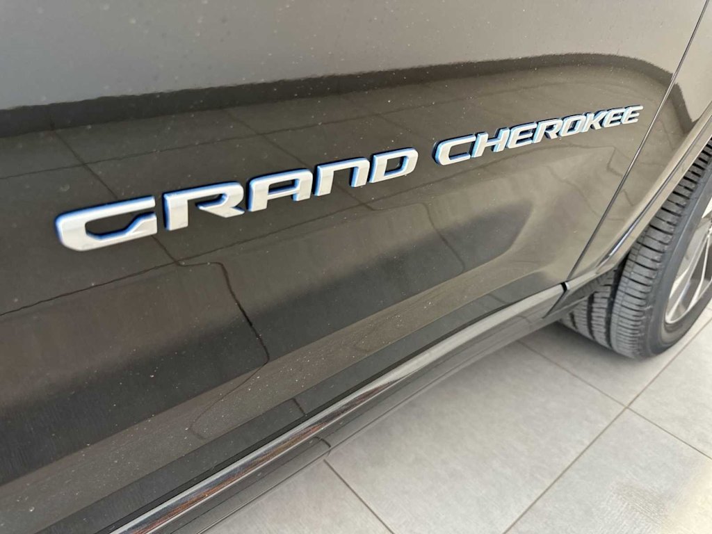 Thumbnail: 2024 Jeep Grand Cherokee - 7