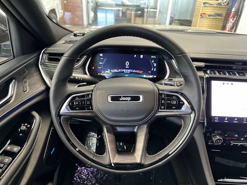 Thumbnail: 2024 Jeep Grand Cherokee - 9