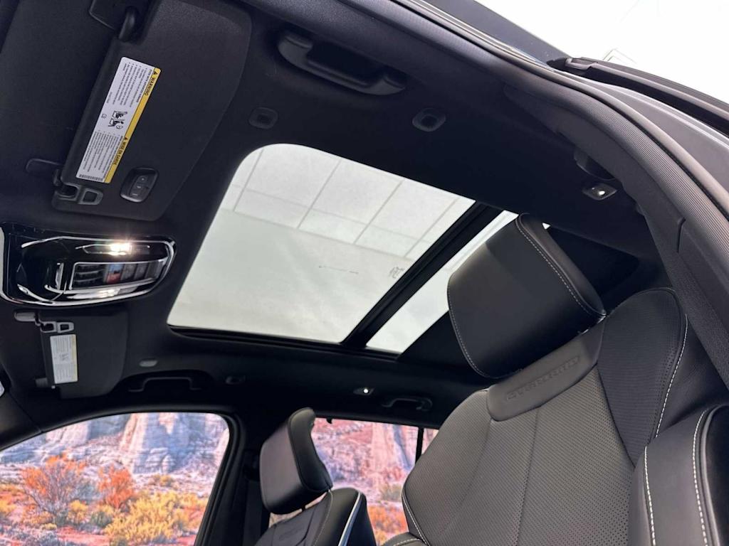 Thumbnail: 2024 Jeep Grand Cherokee - 32