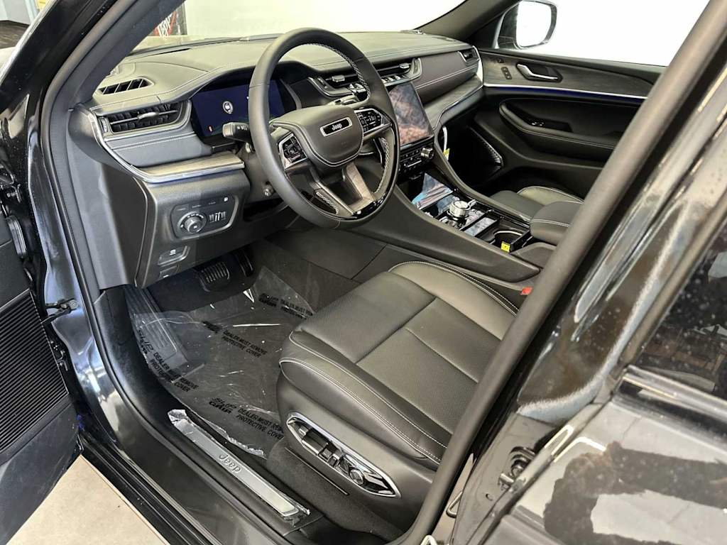 Thumbnail: 2024 Jeep Grand Cherokee - 10