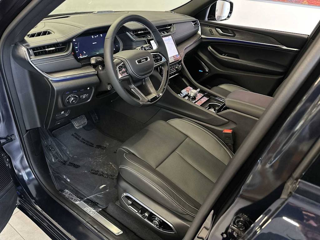 Thumbnail: 2024 Jeep Grand Cherokee - 10