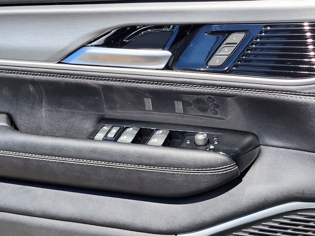 Thumbnail: 2026 Jeep Grand Wagoneer - 20