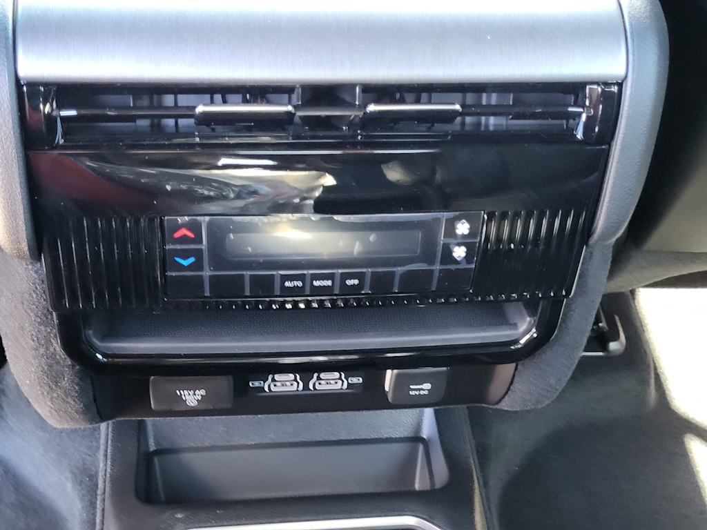 Thumbnail: 2026 Jeep Grand Wagoneer - 26