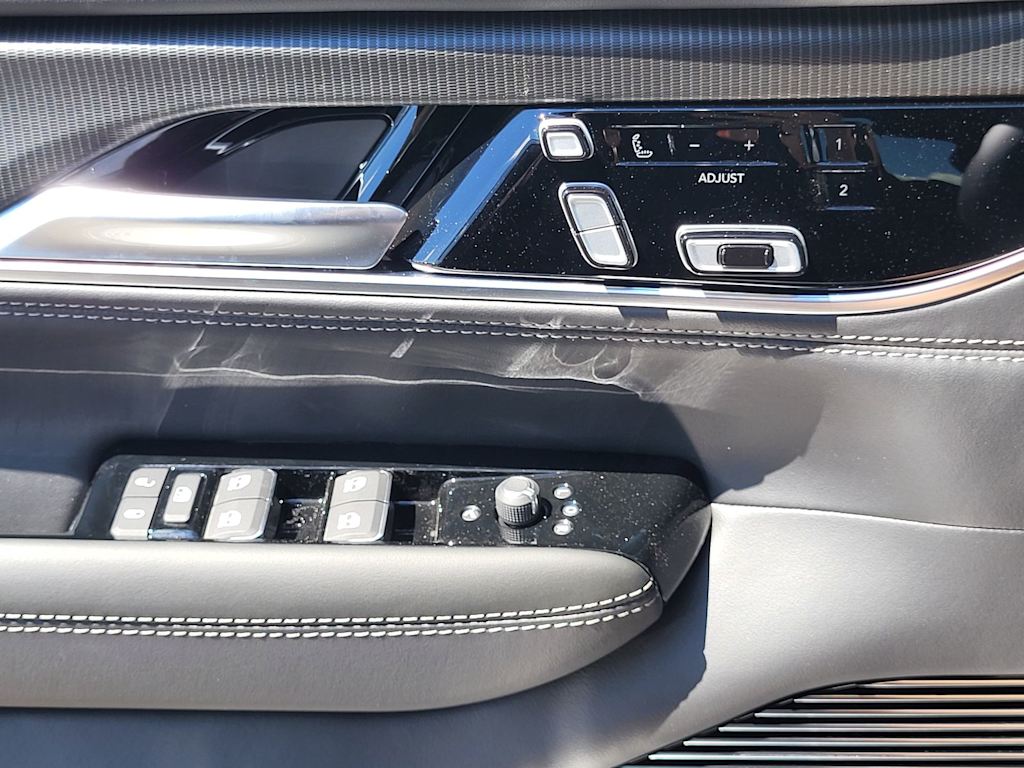 Thumbnail: 2026 Jeep Grand Wagoneer - 16
