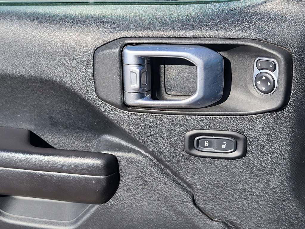 Thumbnail: 2020 Jeep Gladiator - 21