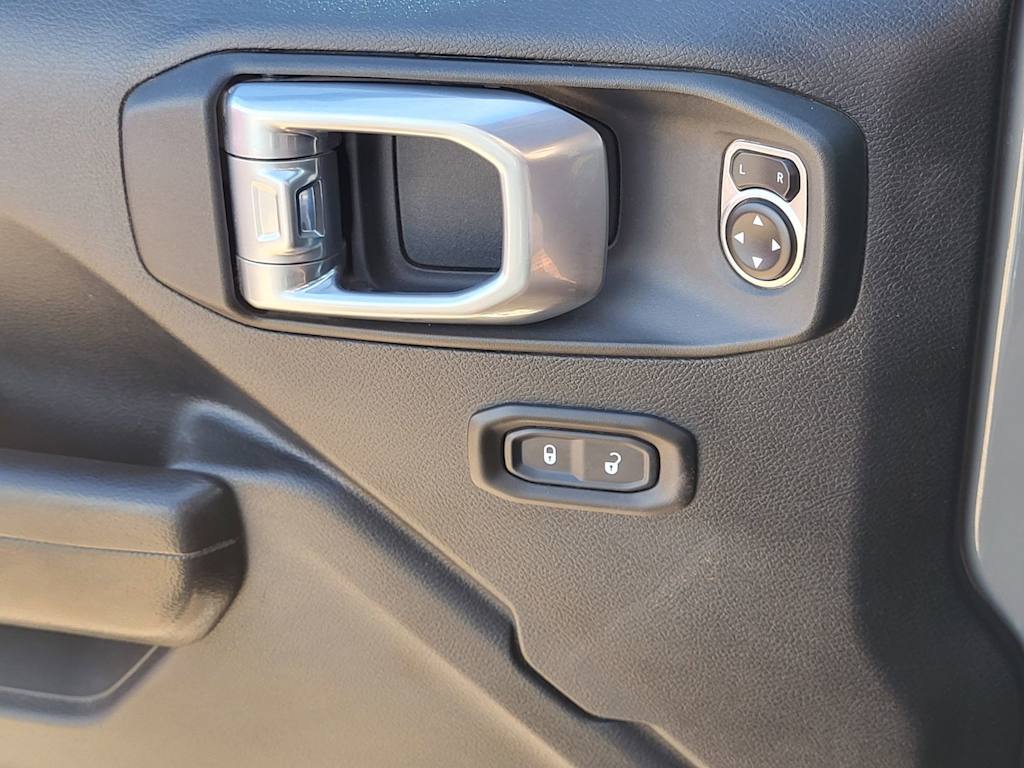 Thumbnail: 2020 Jeep Gladiator - 23