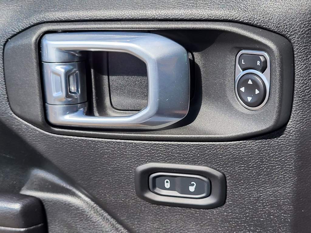 Thumbnail: 2021 Jeep Gladiator - 21
