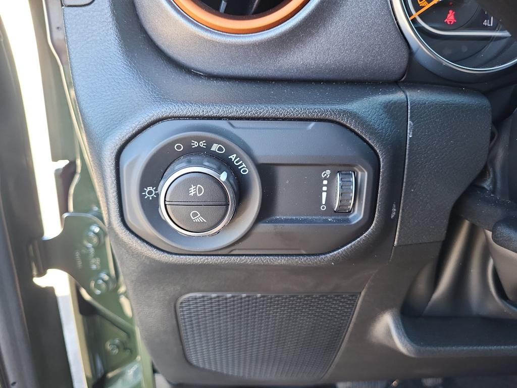 Thumbnail: 2023 Jeep Gladiator - 29