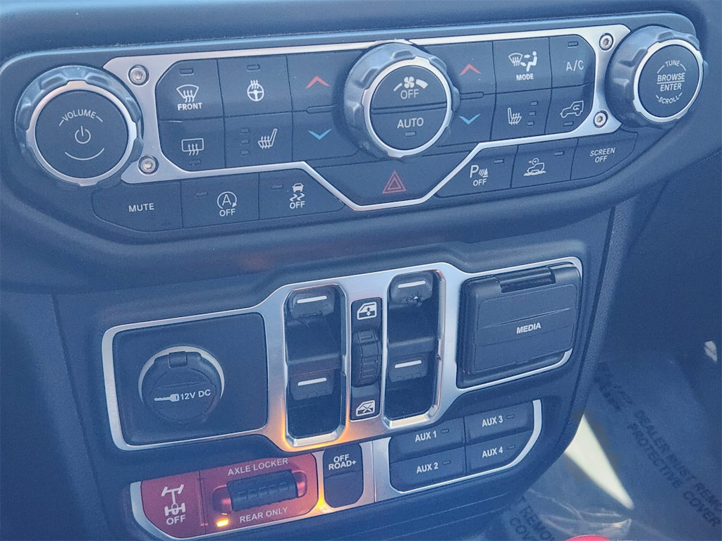 Thumbnail: 2021 Jeep Gladiator - 23