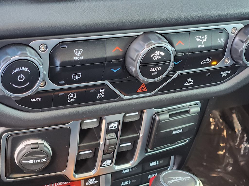 Thumbnail: 2024 Jeep Gladiator - 28