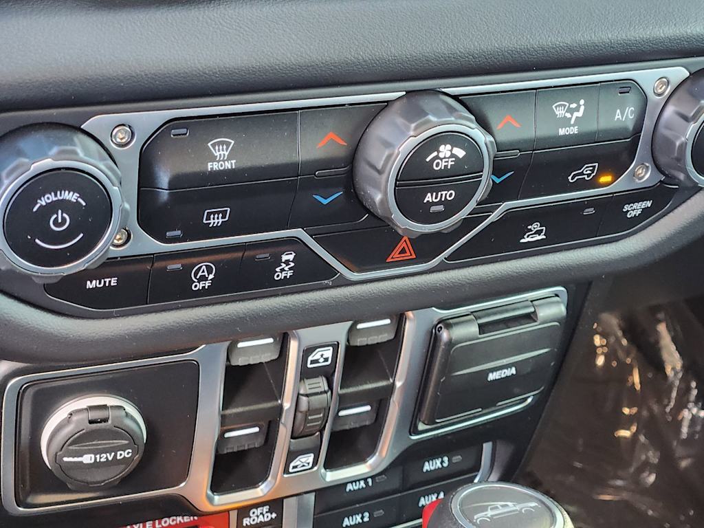 Thumbnail: 2024 Jeep Gladiator - 28