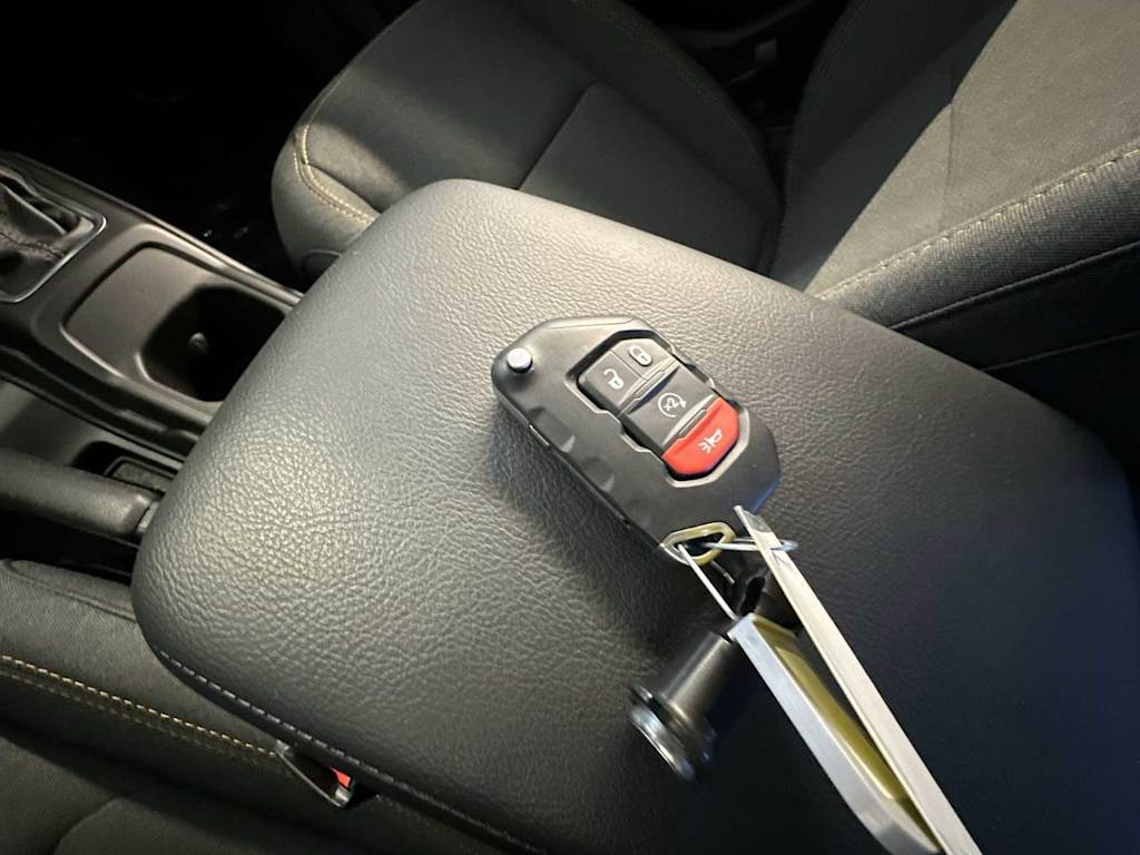 Thumbnail: 2025 Jeep Gladiator - 17