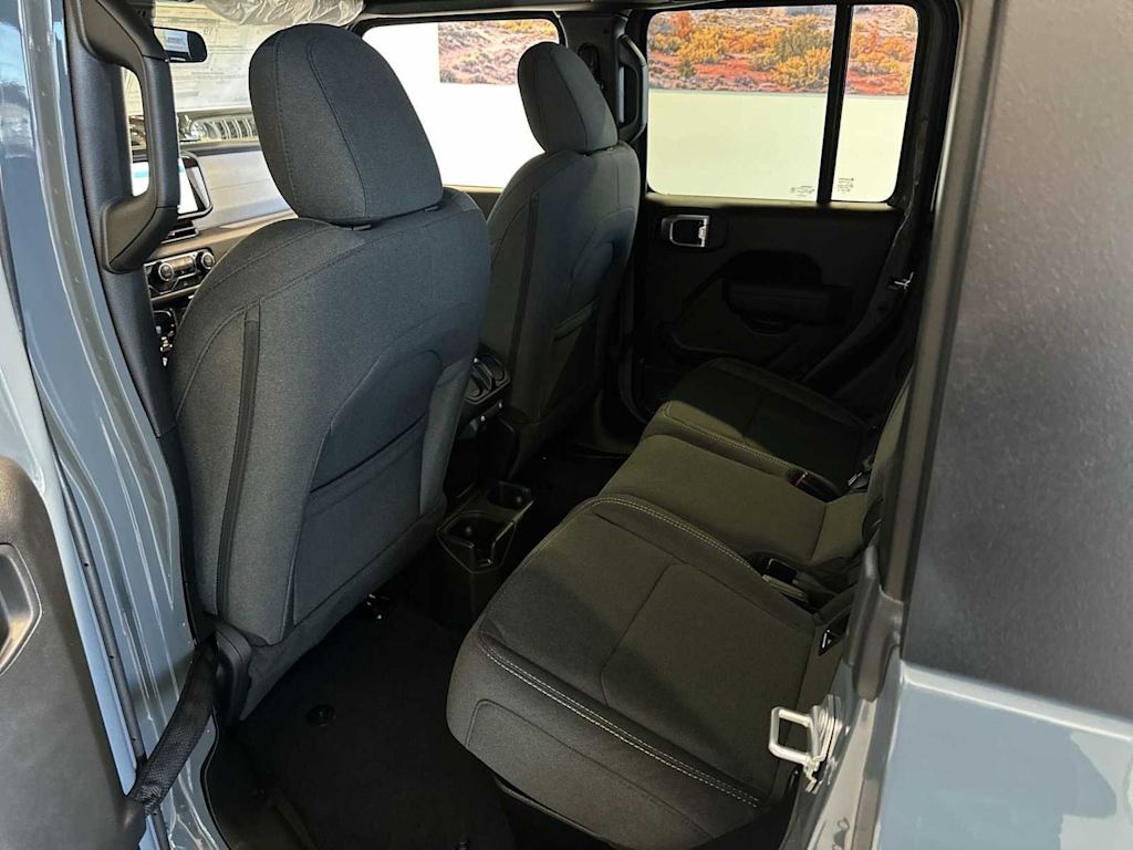 Thumbnail: 2025 Jeep Gladiator - 12