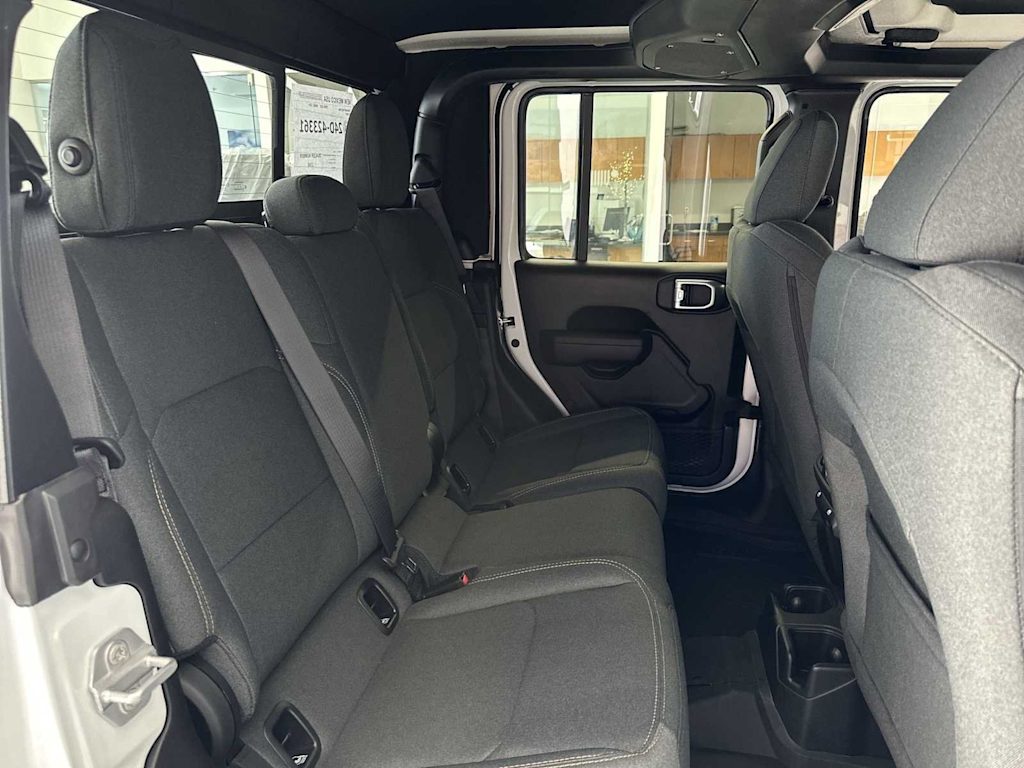 Thumbnail: 2025 Jeep Gladiator - 29