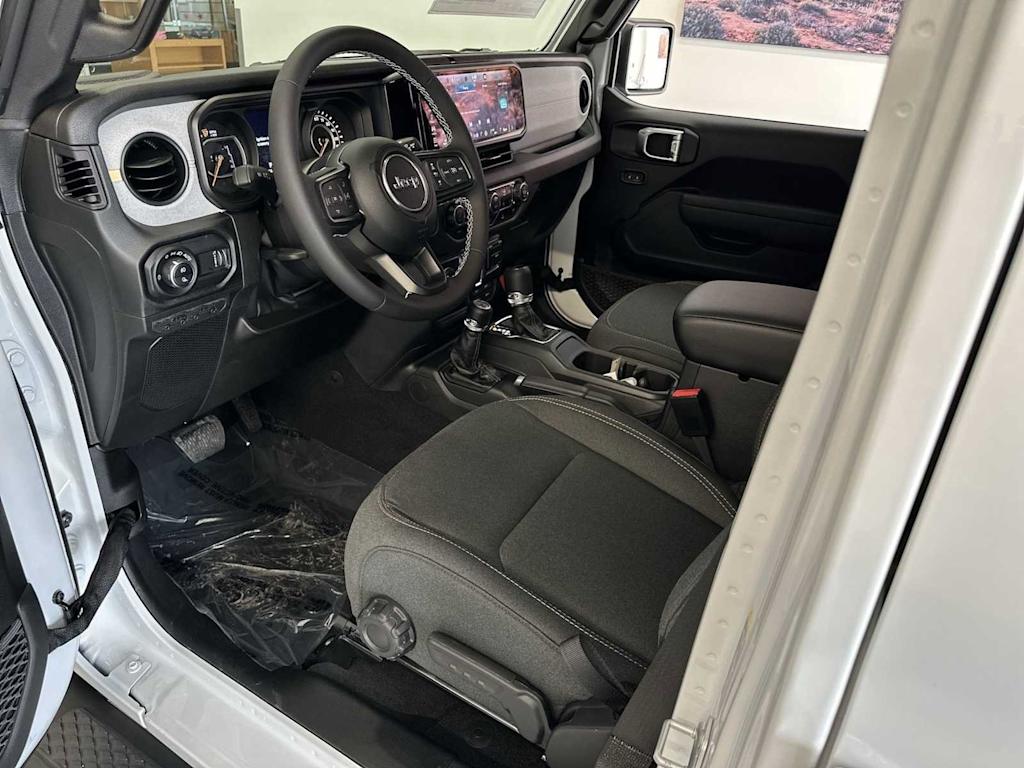 Thumbnail: 2025 Jeep Gladiator - 10