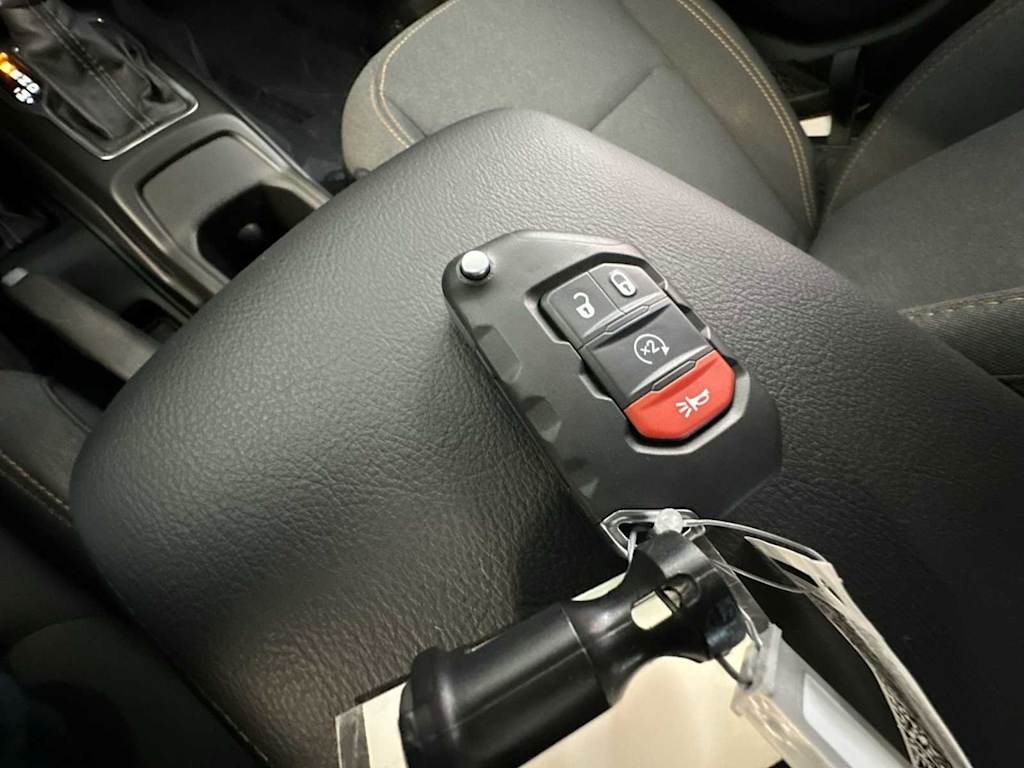 Thumbnail: 2025 Jeep Gladiator - 17