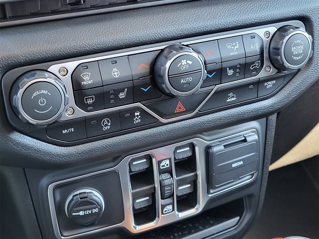 Thumbnail: 2025 Jeep Gladiator - 17