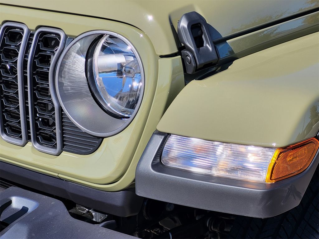 Thumbnail: 2025 Jeep Gladiator - 14