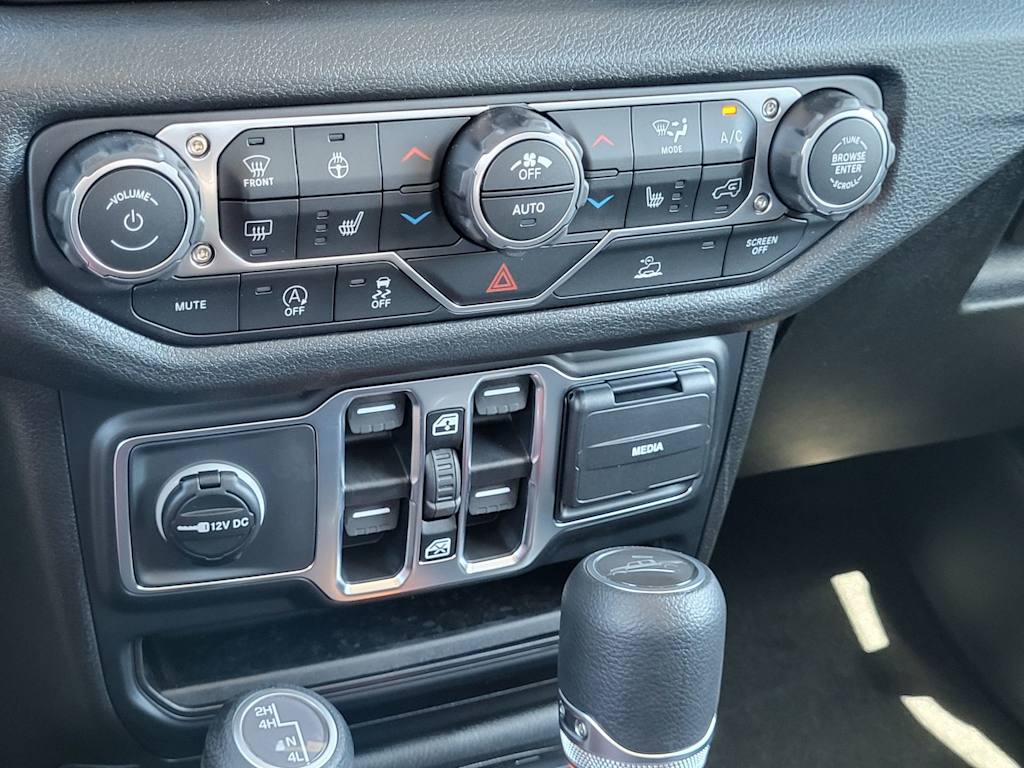 Thumbnail: 2026 Jeep Gladiator - 19