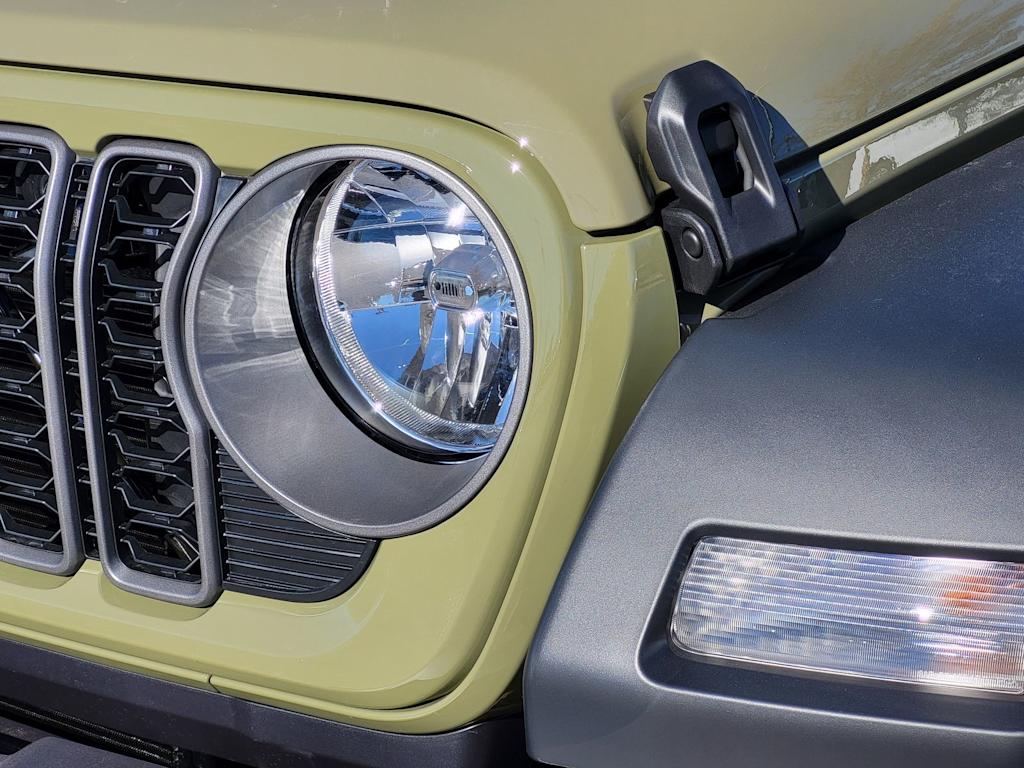 Thumbnail: 2026 Jeep Gladiator - 14