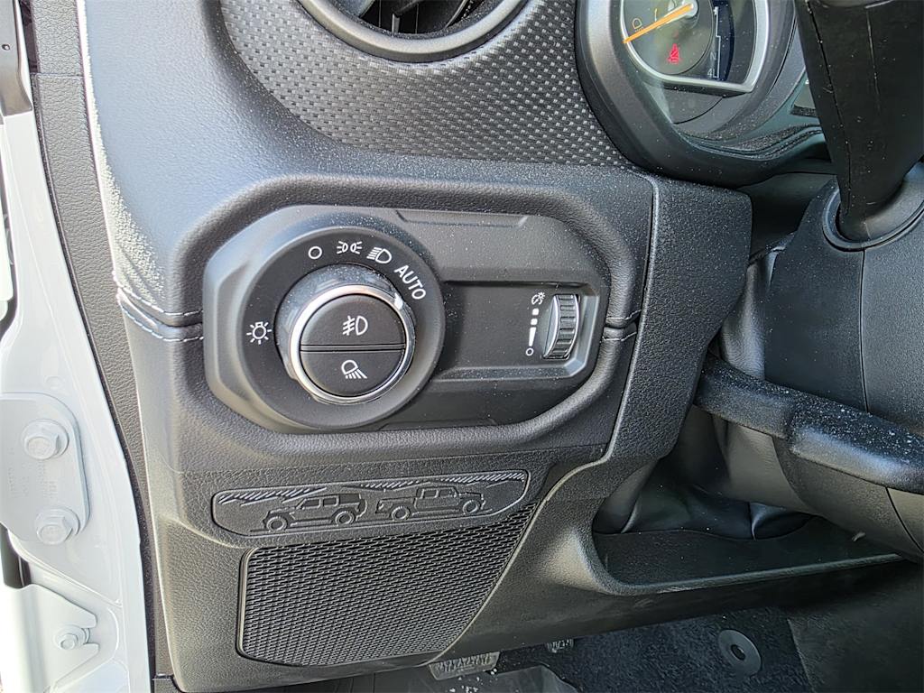 Thumbnail: 2025 Jeep Gladiator - 22