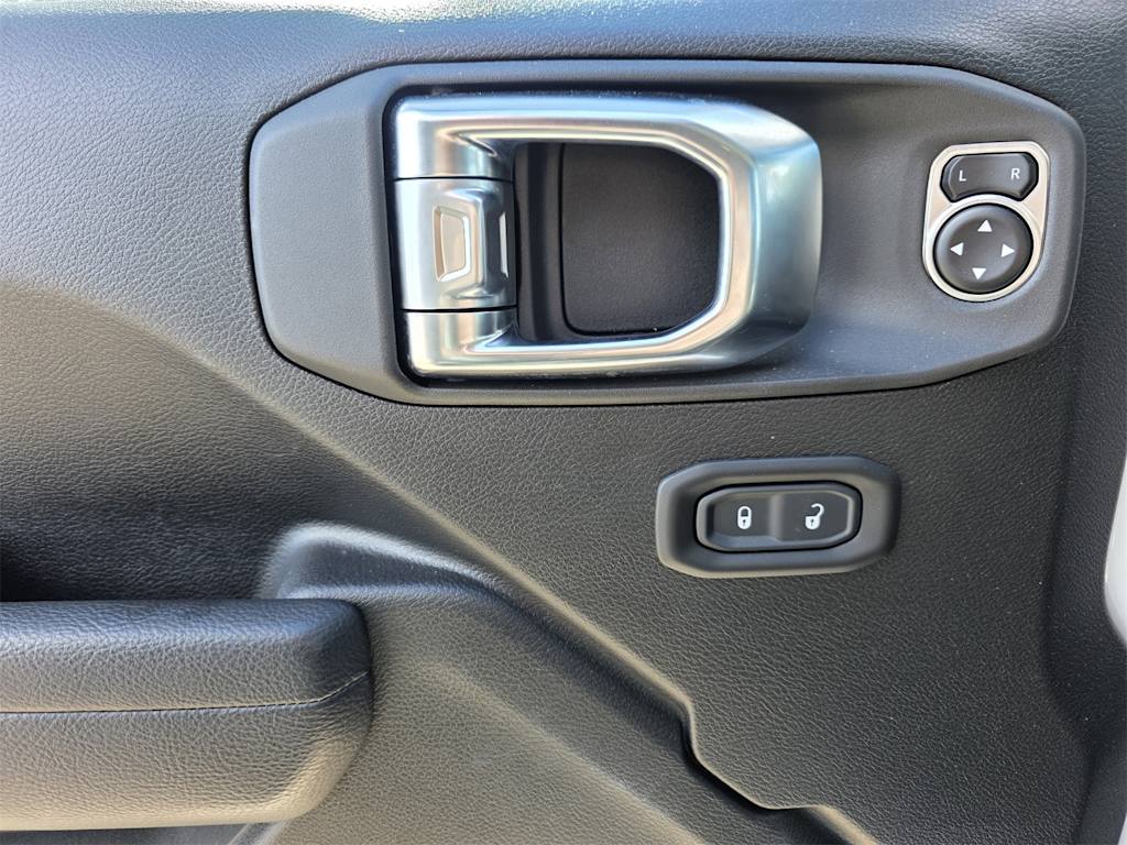 Thumbnail: 2025 Jeep Gladiator - 21