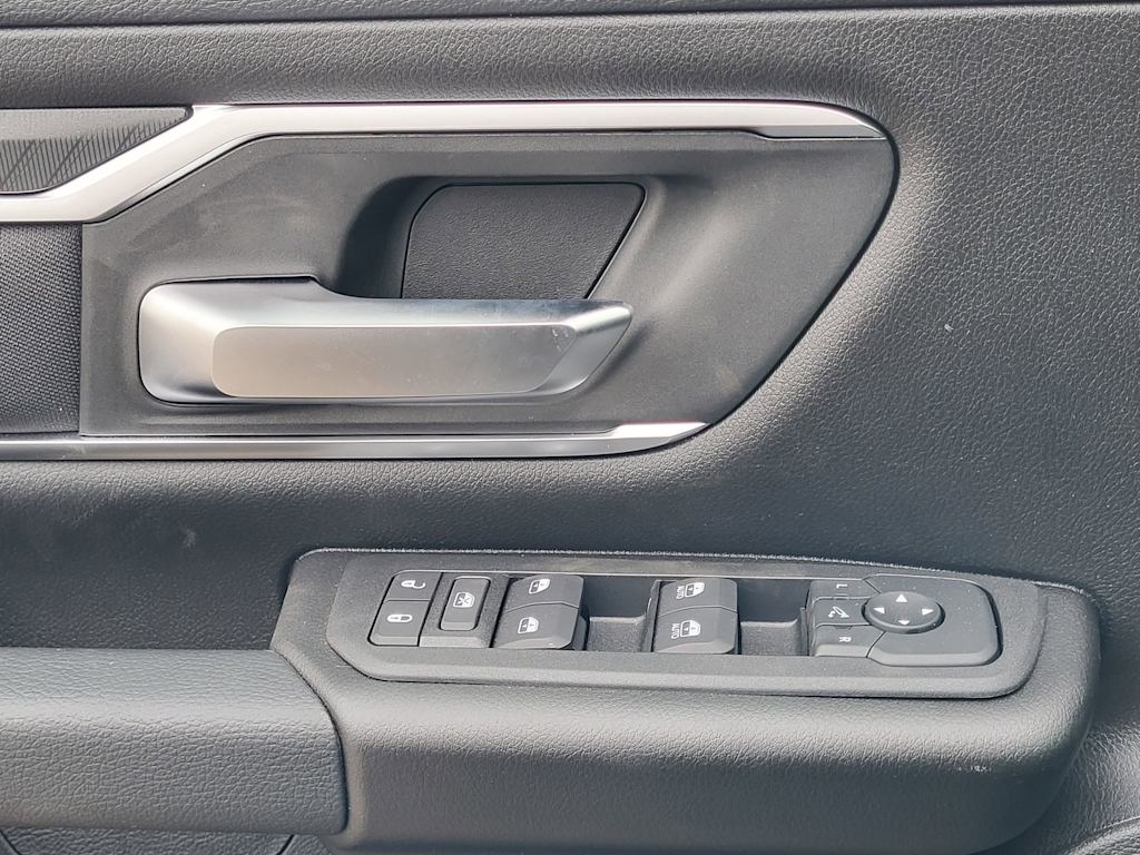 Thumbnail: 2026 RAM 1500 - 17